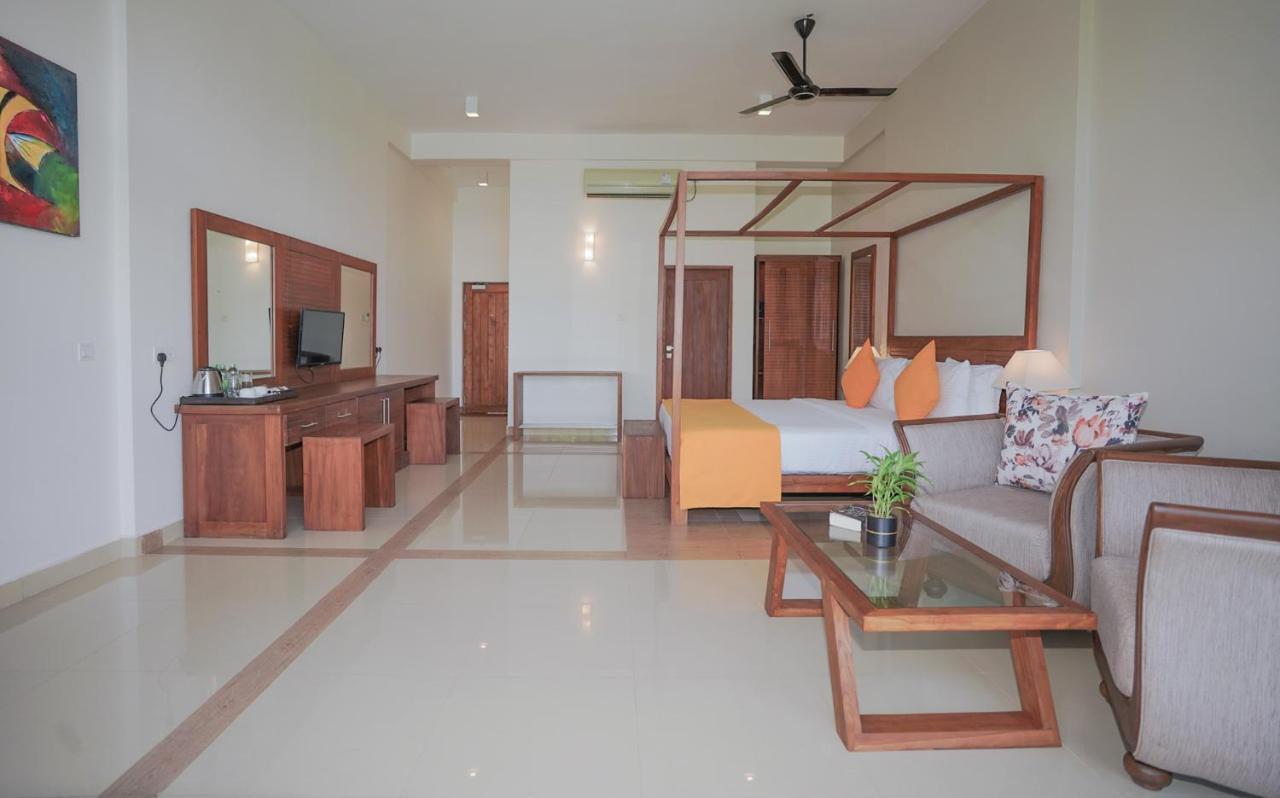 Hotel Breeze Pasikudah Passikudah Esterno foto