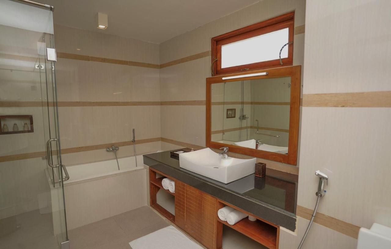 Hotel Breeze Pasikudah Passikudah Esterno foto
